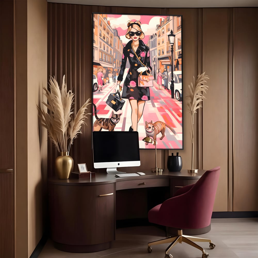 Tablou canvas cu ilustratie fashion cu femeie si pisici, in rama de aluminiu negru, pe perete intr-un birou